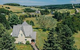 Clinton Pond Bed And Breakfast